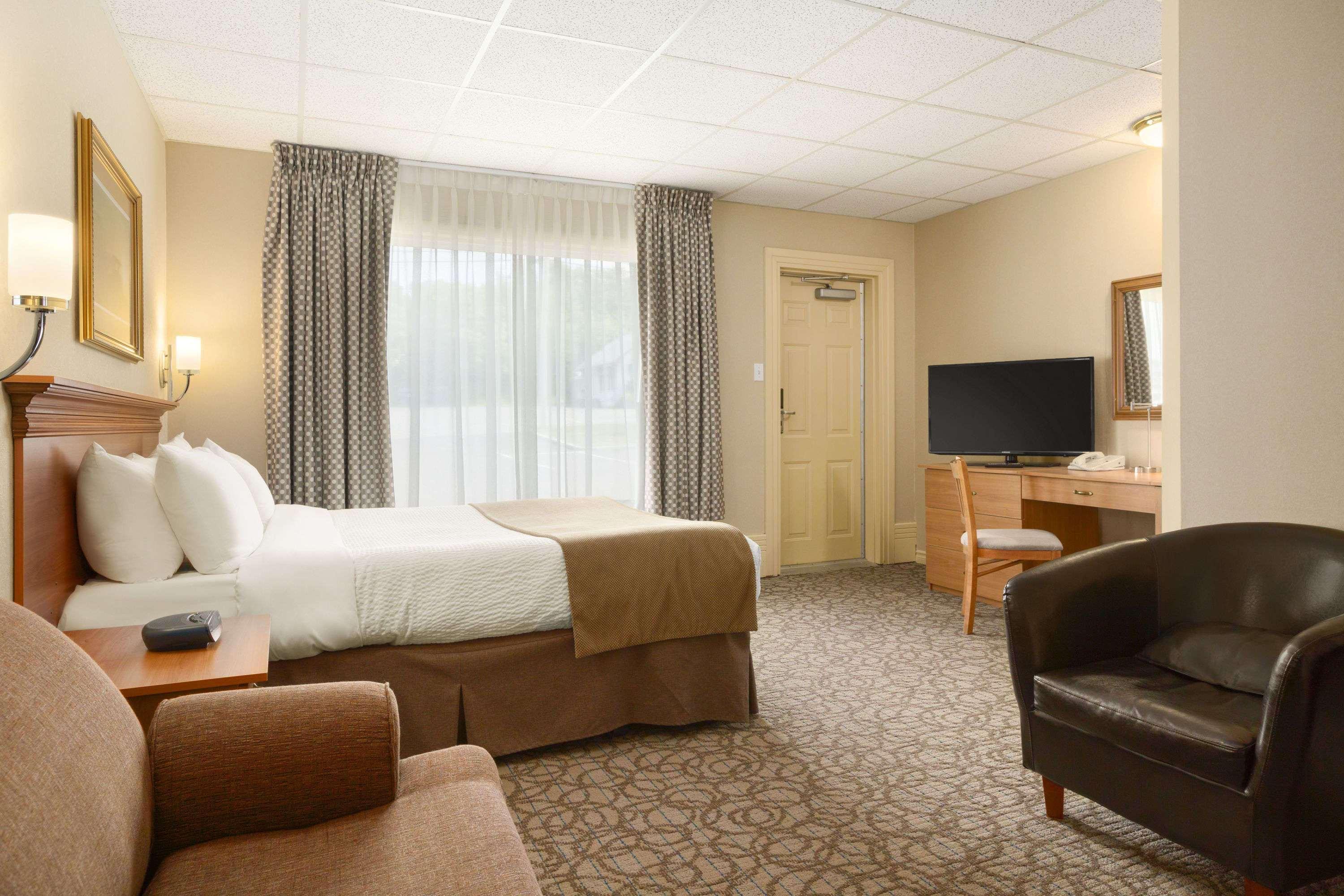 Days Inn By Wyndham Рив'єр-дю-Лу Екстер'єр фото